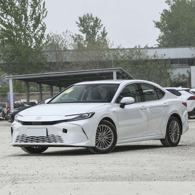 Električna limuzina Toyota Camry Hybrid